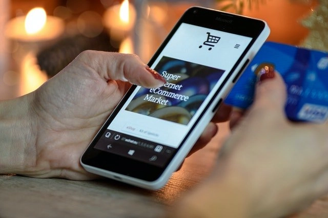 PayPlug lance un logiciel qui transforme un smartphone en terminal de  paiement